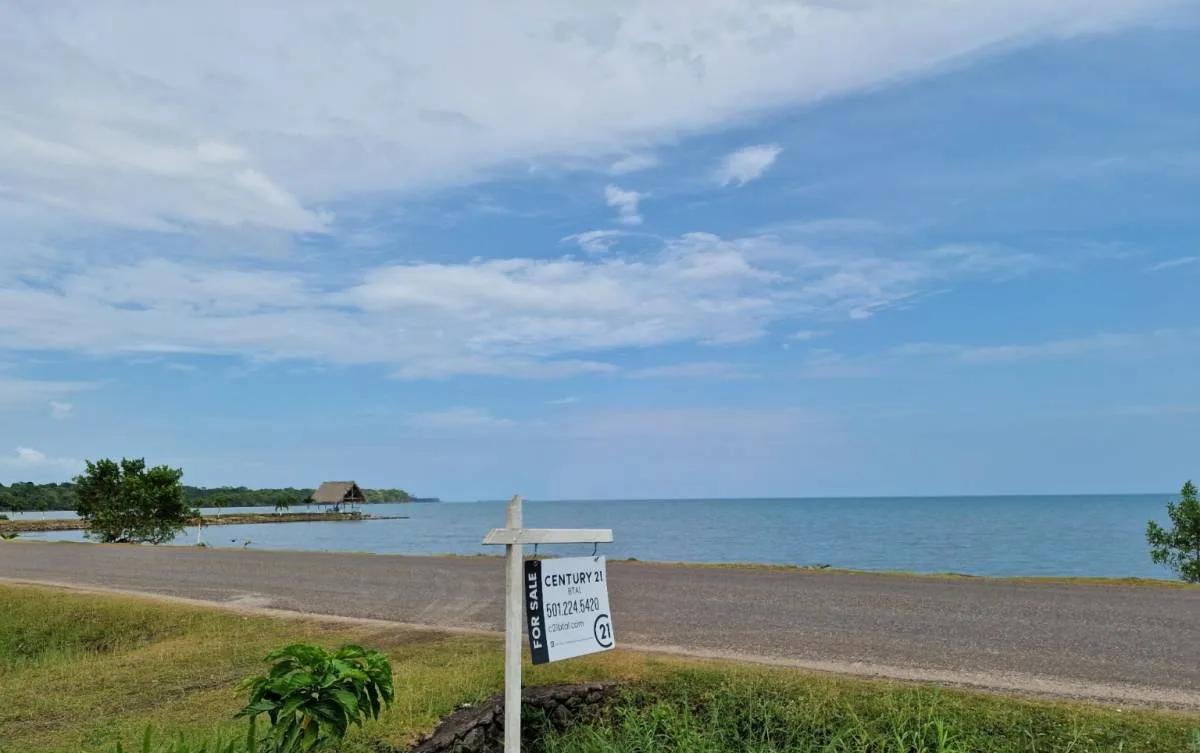 Gorgeous double Lot with single Home and ocean view in Punta Gorda for Sale