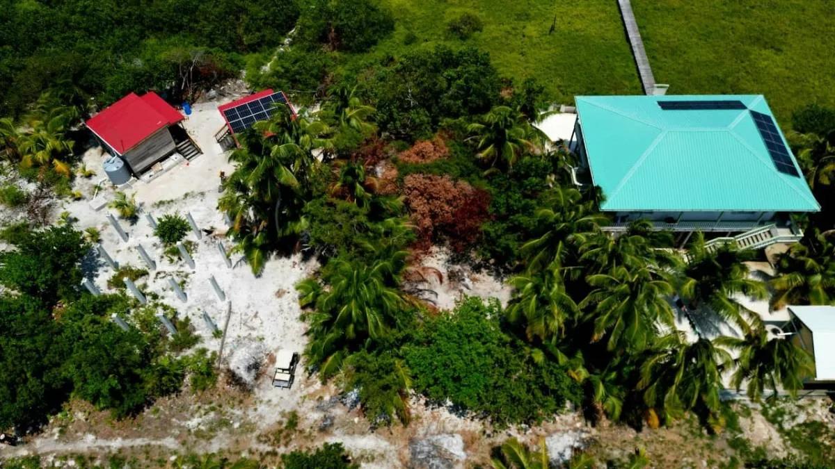 Lush Off-Grid Waterfront Opportunity – North Caye Caulker - Photo 6