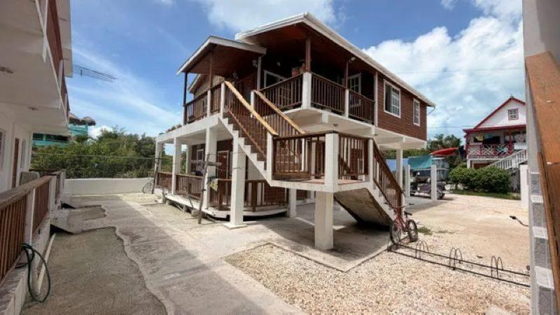 Lovely 3-Bedroom Home with 14 Rental Units | Bahia, Puesto Del Sol Neighbourhood - Photo 4