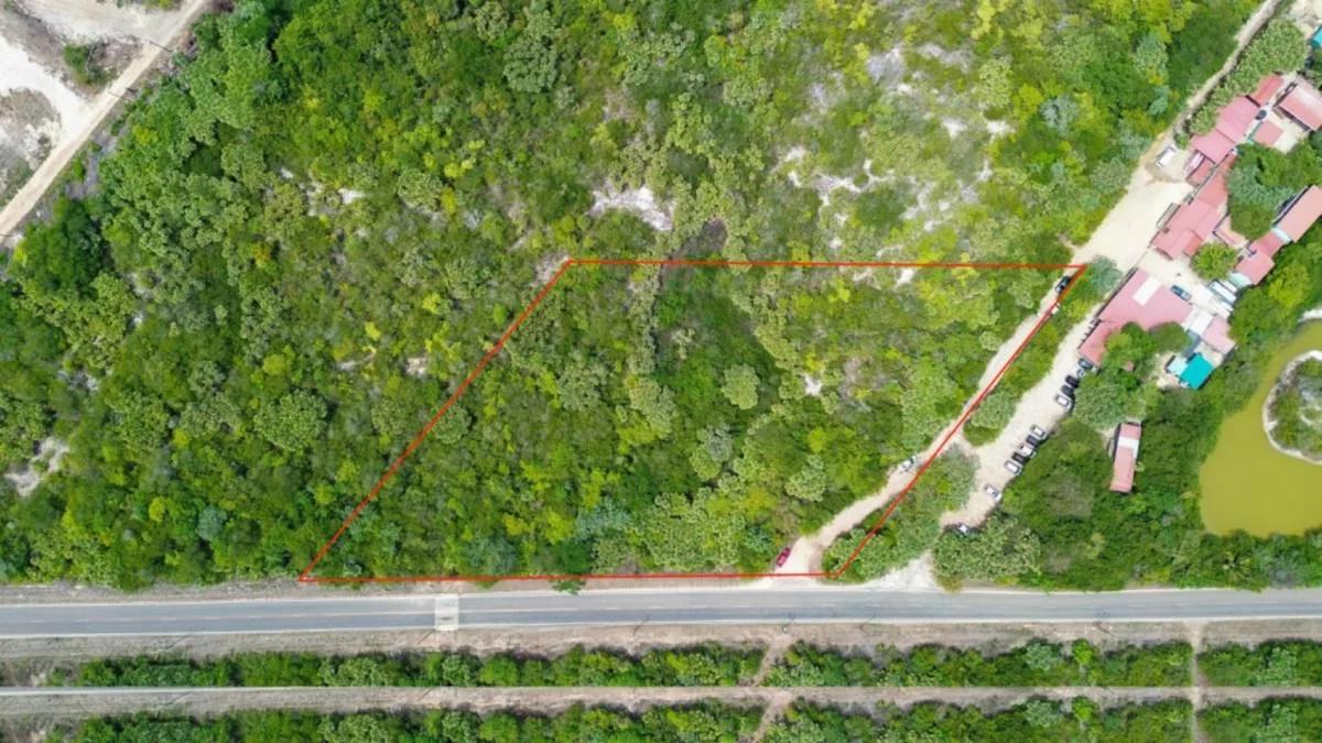 Prime Parcel in the Hopkins Hotel Zone, Offering Exceptional Potential