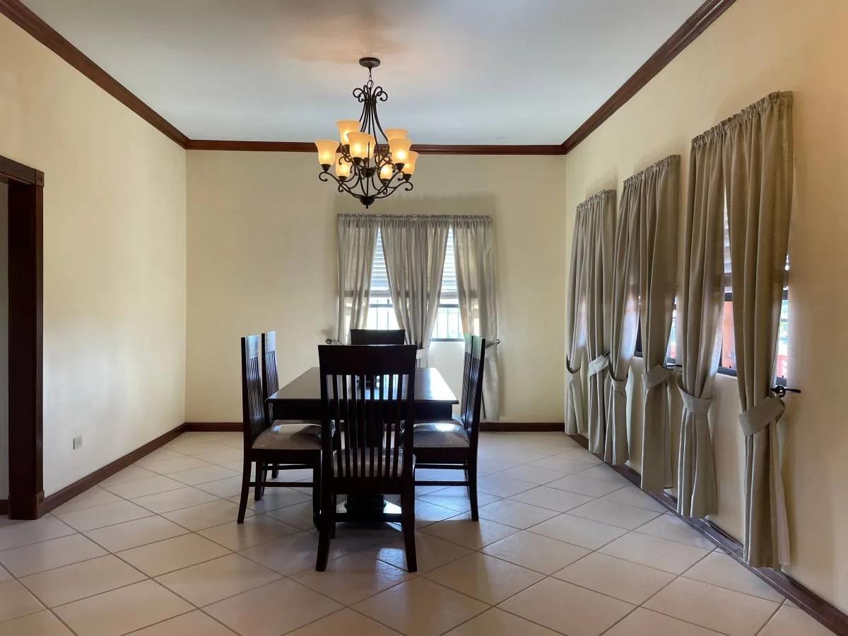 Family home in Lake Gardens - Photo 5
