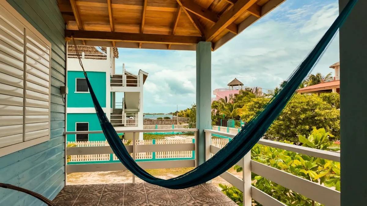 Charming 2 Bedroom Home By the Sea – South Caye Caulker - Photo 2