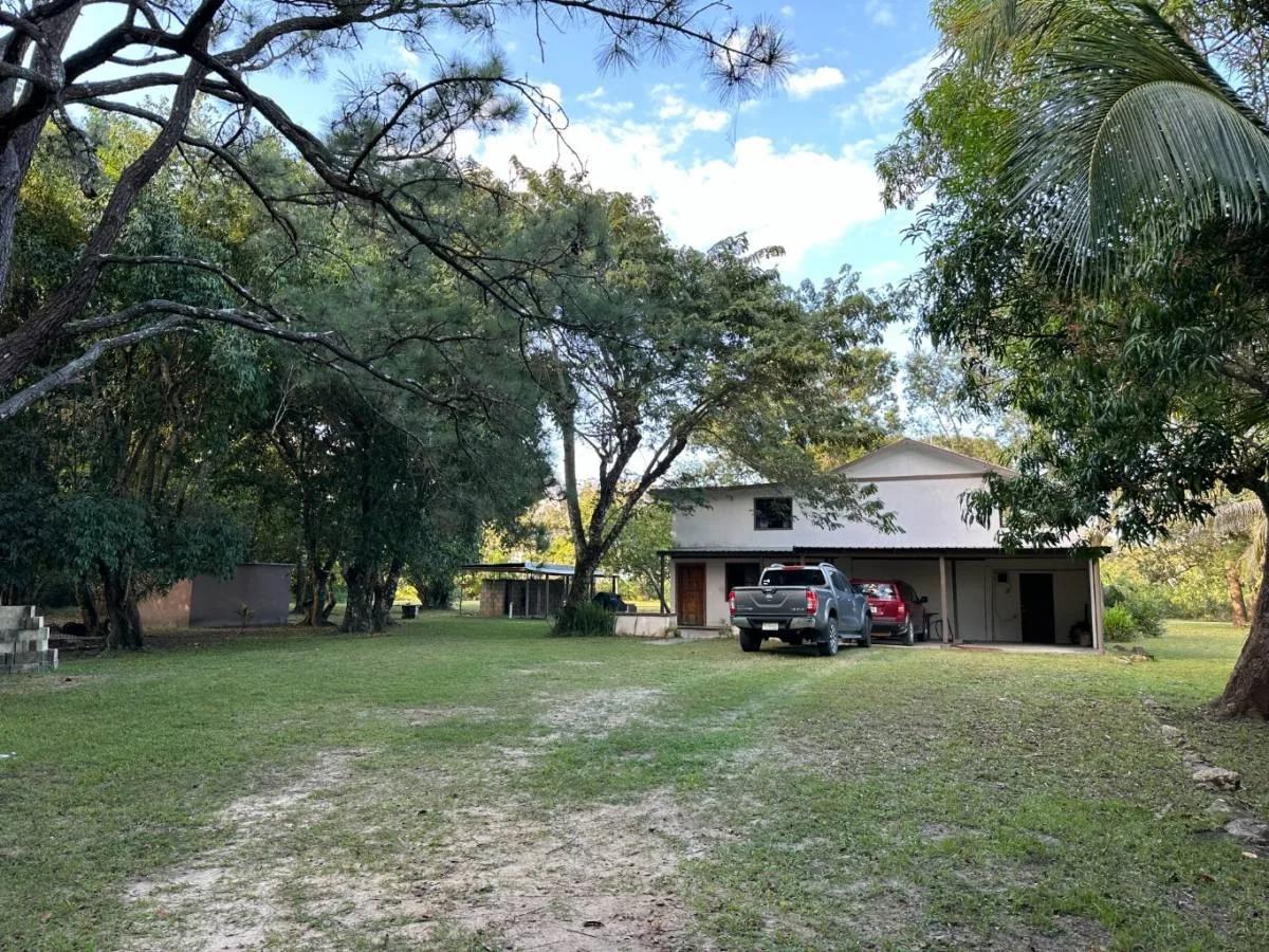 Pack your bags!! 4 Acres with fully furnished home ready to move in!! - Photo 4