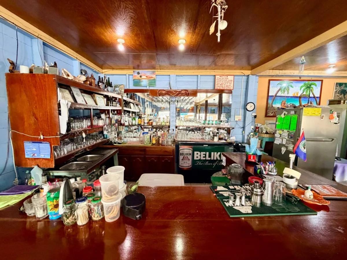 Prime Front Street Real Estate | Iconic Happy Lobster Bar & Grill - Photo 8