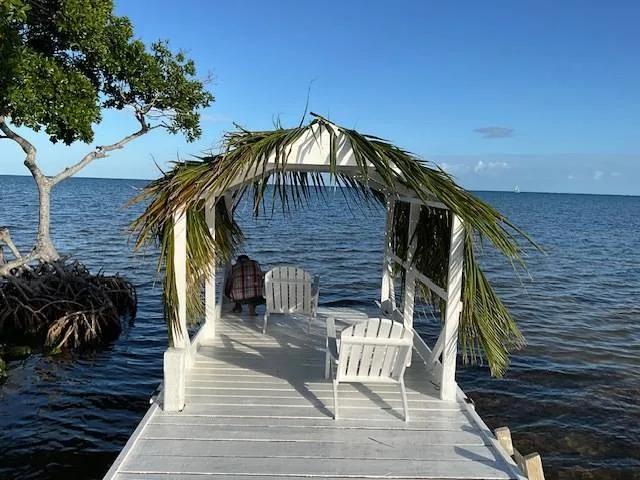 A Rare Waterfront Sanctuary on Caye Caulker, North Island - Photo 4