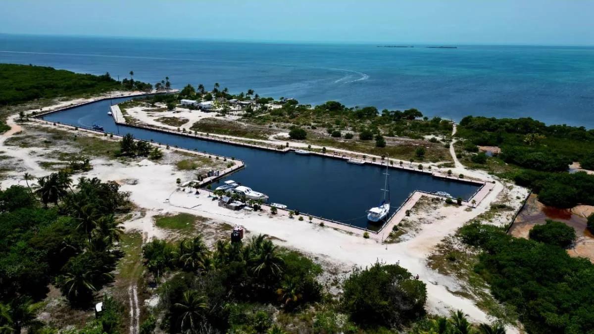 Lush Off-Grid Waterfront Opportunity – North Caye Caulker - Photo 8