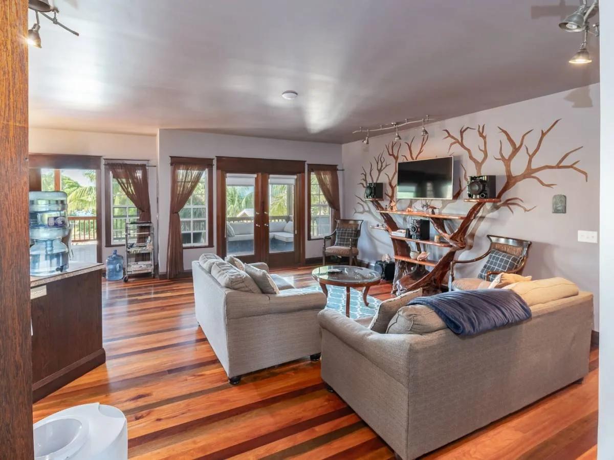 Luxury 3-Bedroom Home with Two Turnkey Income-Producing Rental Units, Gorgeous Sunset & Sea-views - Photo 7