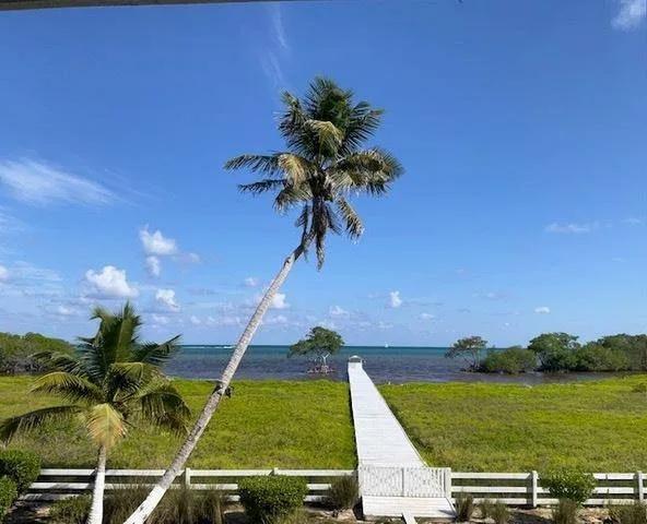 A Rare Waterfront Sanctuary on Caye Caulker, North Island - Photo 3